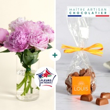 Fleurs et cadeaux Petite brassée de pivoines et ses chocolats coeur