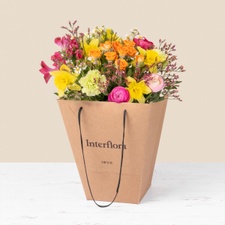 Fleurs et cadeaux Câline et son sac cadeau offert