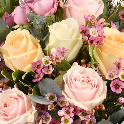 Bouquet de roses Délicatesse et sa bougie parfumée Esteban