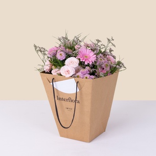 Fleurs et cadeaux Plaisir fleuri et son sac cadeau Fleurs et cadeaux Plaisir fleuri et son sac cadeau