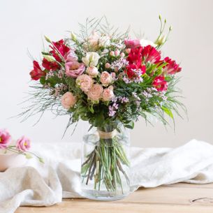 Fleurs et cadeaux Joyeux anniversaire Fleurs et cadeaux Joyeux anniversaire Fête des Mères