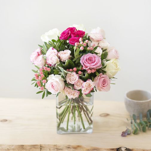 Bouquet de fleurs Vanille fraise et son vase offert