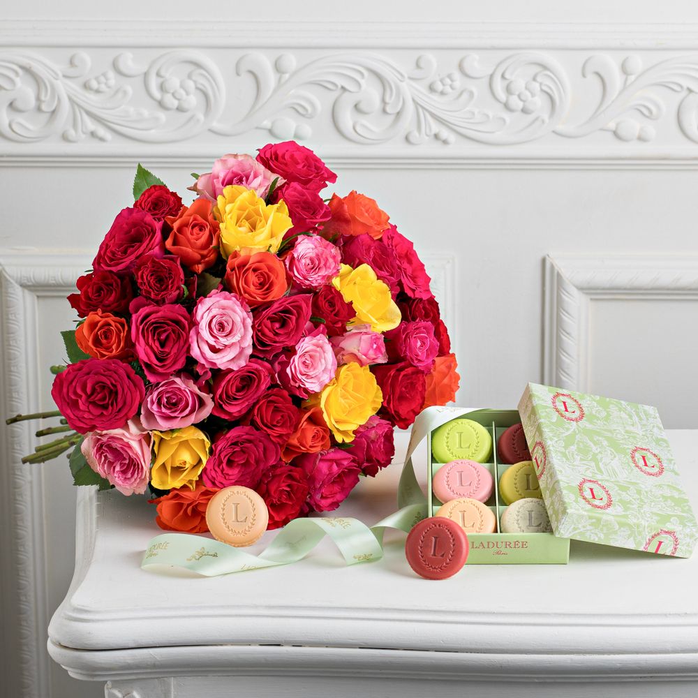 Fleurs et cadeaux Brassée de roses multicolores et son coffret Ladurée