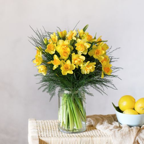 Bouquet de fleurs Jonquilles et son œuf de Pâques
