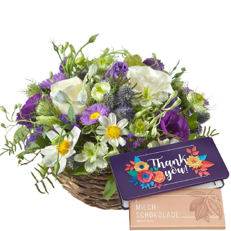 Bouquet de fleurs Beautiful Summer Basket with bar of chocolate “Thank you“