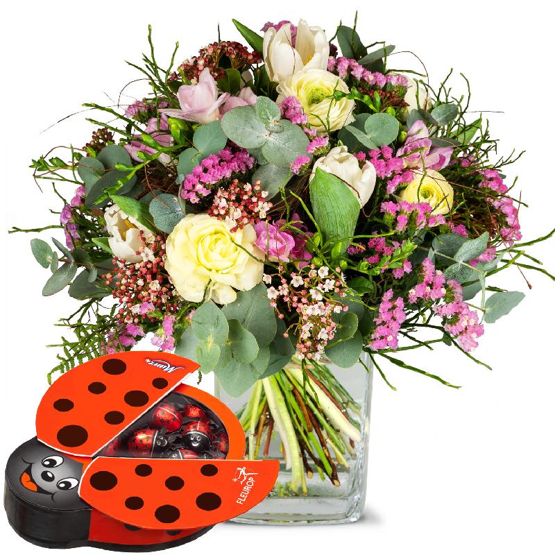 Bouquet de fleurs Tender Spring Greetings with chocolate ladybird