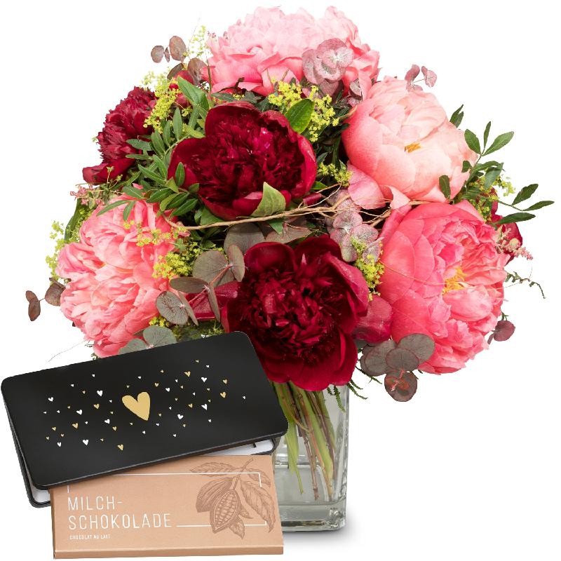 Bouquet de fleurs Romantic peonies with bar of chocolate «Heart»