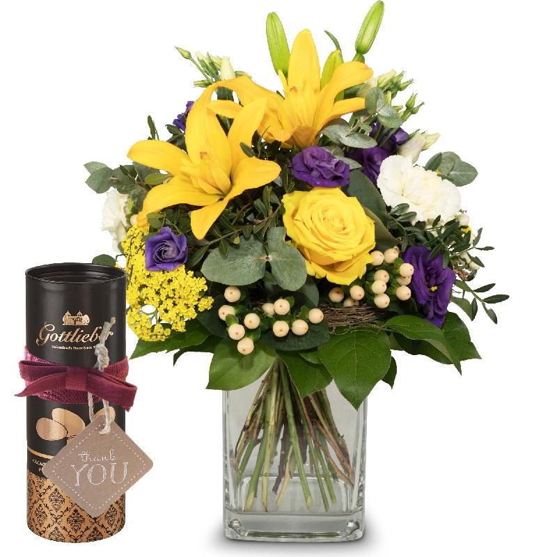 Bouquet de fleurs Summer Sunshine with Lilies and Gottlieber cocoa almonds and