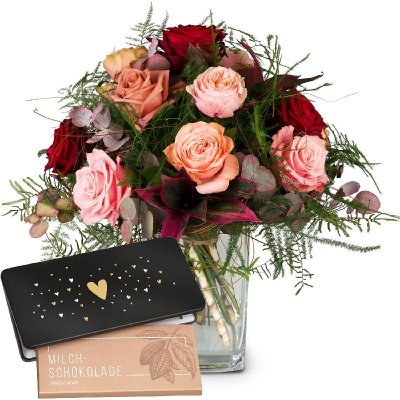Bouquet de fleurs Romantic Roses with bar of chocolate «Heart»