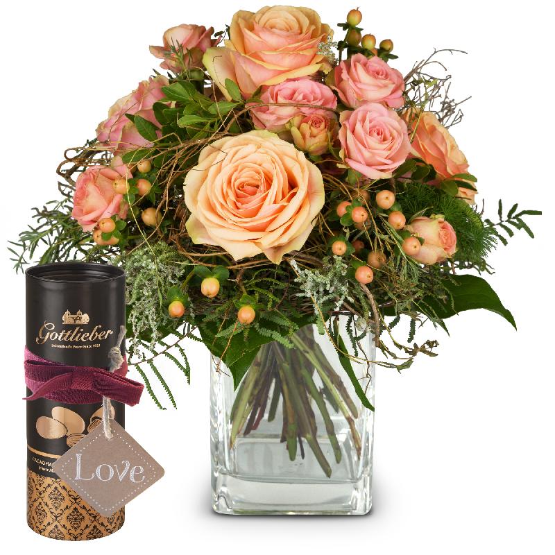 Bouquet de fleurs Tender Winter Roses with Gottlieber cocoa almonds and hangin