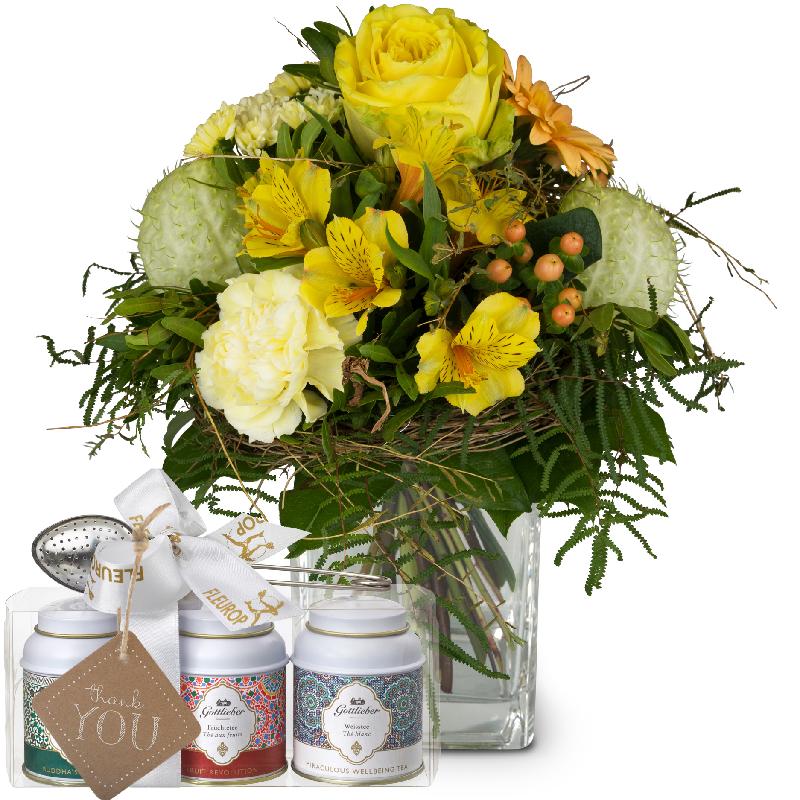 Bouquet de fleurs Happiness with Gottlieber tea gift set and hanging gift tag