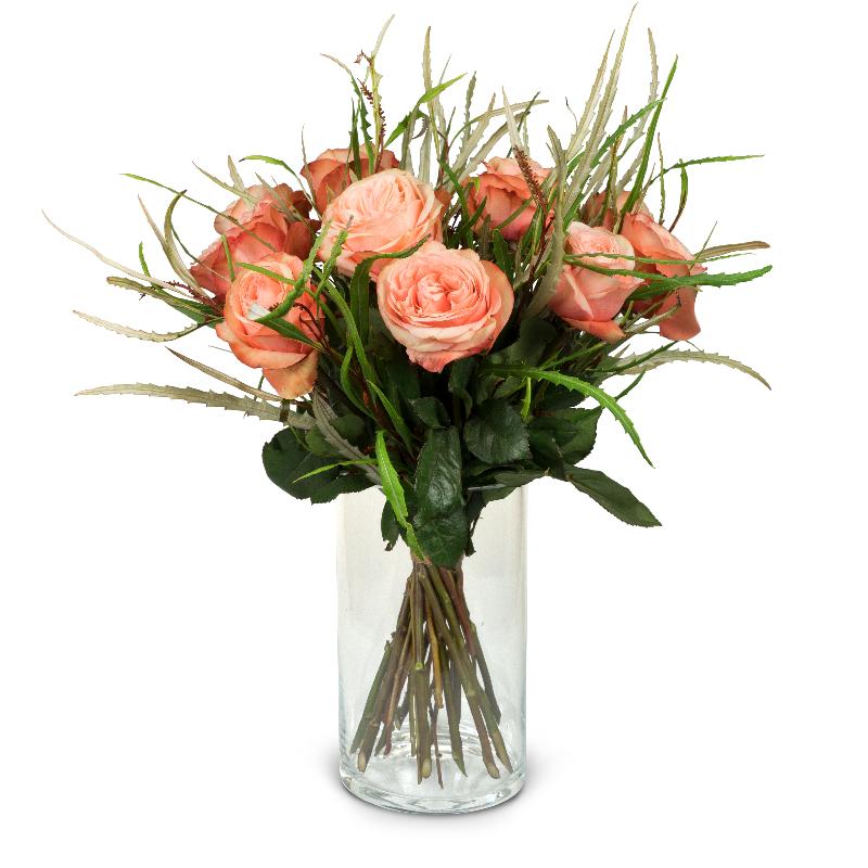 Bouquet de fleurs 12 Salmon Colored Roses with greenery