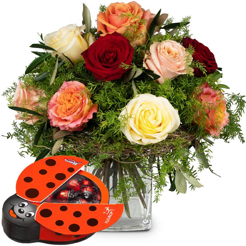 Bouquet de fleurs Fairy Tale of Roses with chocolate ladybird