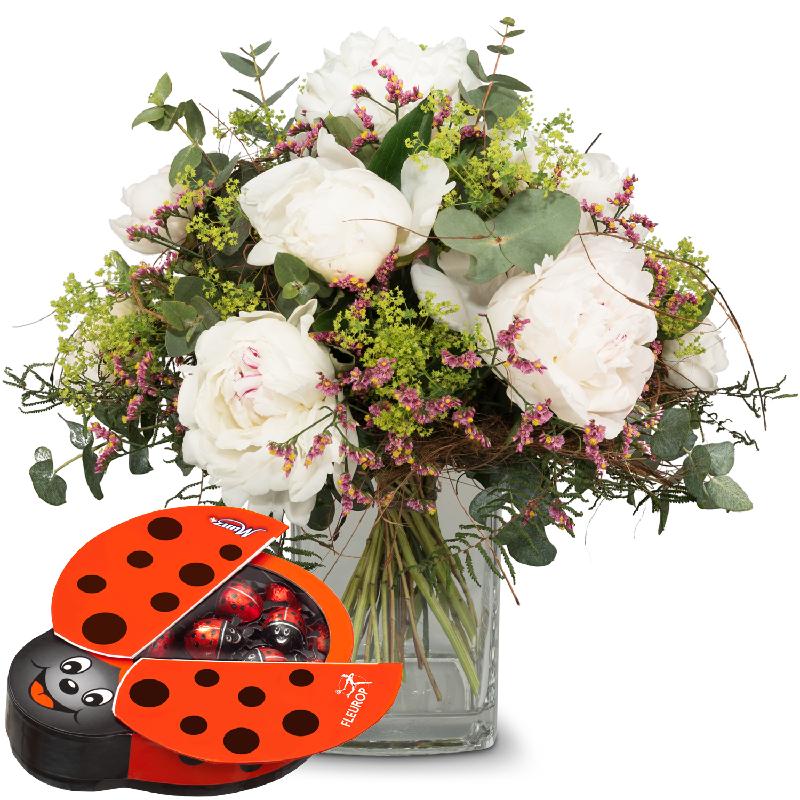 Bouquet de fleurs Magical Peonies with chocolate ladybird