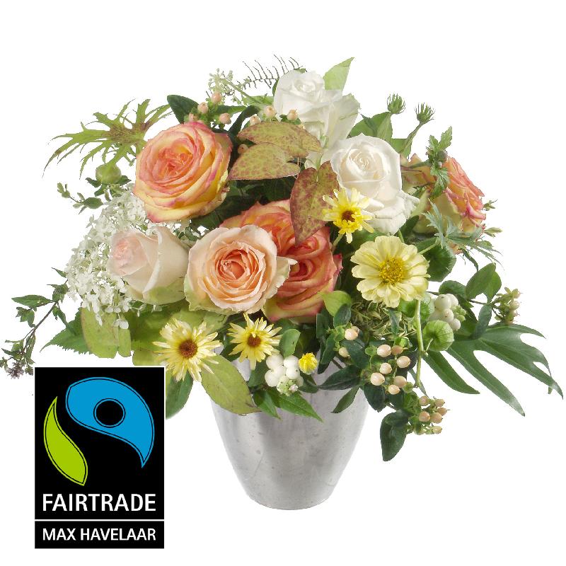 Bouquet de fleurs Delicate Seasonal Bouquet with Fairtrade Max Havelaar-Roses,