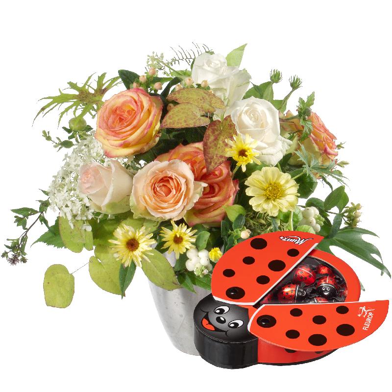 Bouquet de fleurs Good Luck Wishes with chocolate ladybird