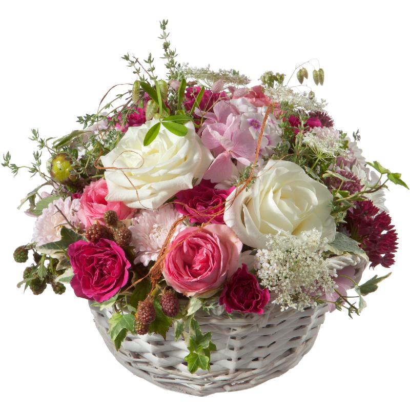 Bouquet de fleurs A Basket full of Poetry with Roses