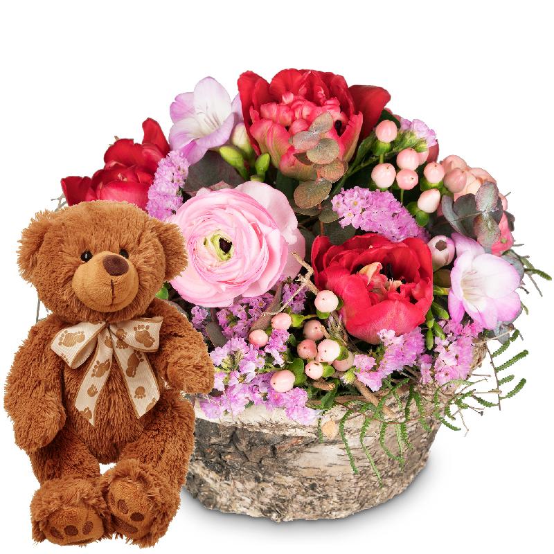 Bouquet de fleurs Delicate spring basket with teddy bear (brown)
