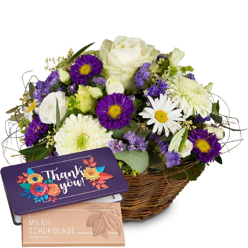 Bouquet de fleurs Beautiful Summer Basket with bar of chocolate “Thank you“
