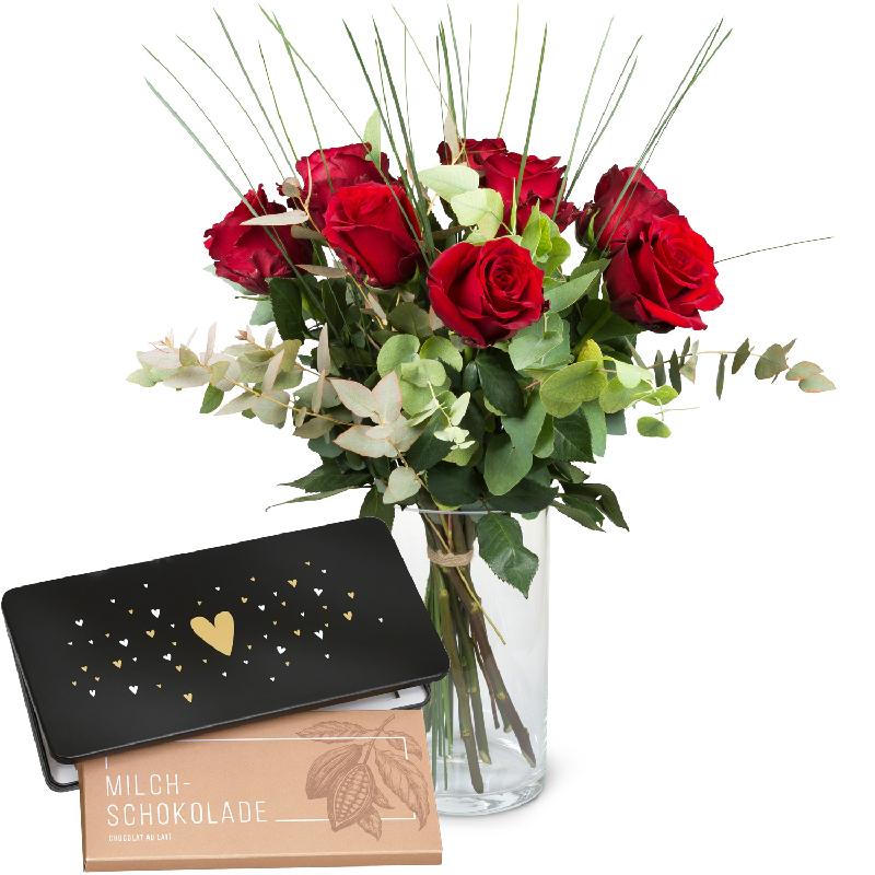 Bouquet de fleurs 9 Red Roses with greenery and bar of chocolate «Heart»