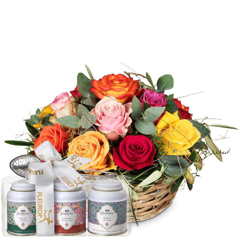 Bouquet de fleurs A Basket Full of Roses with Gottlieber tea gift set