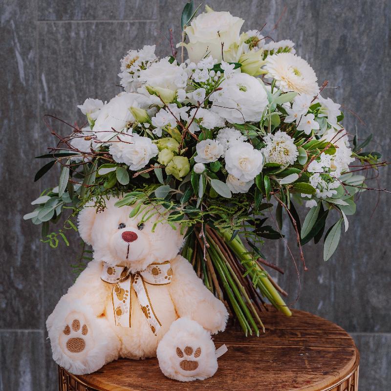 Bouquet de fleurs «Natural Beauty»  created by a Master with teddy bear (white