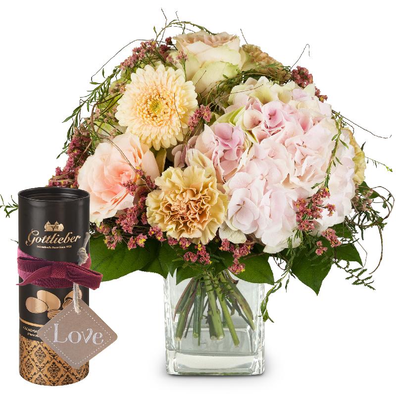 Bouquet de fleurs Romantic Hydrangea Bouquet with Gottlieber cocoa almonds and