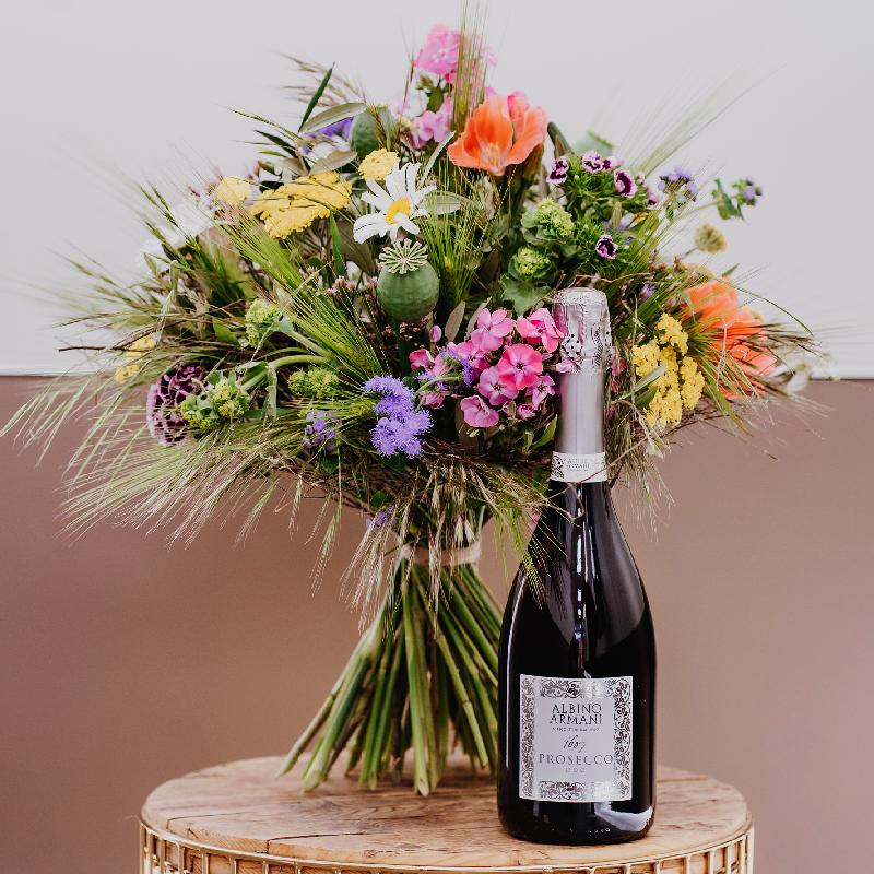 Bouquet de fleurs «Summer Breeze» created by a Master with Prosecco Albino Arm