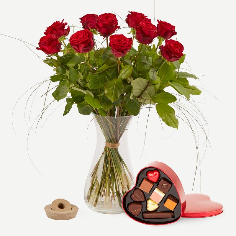 Bouquet de fleurs Red roses with chocolate filled metal heart