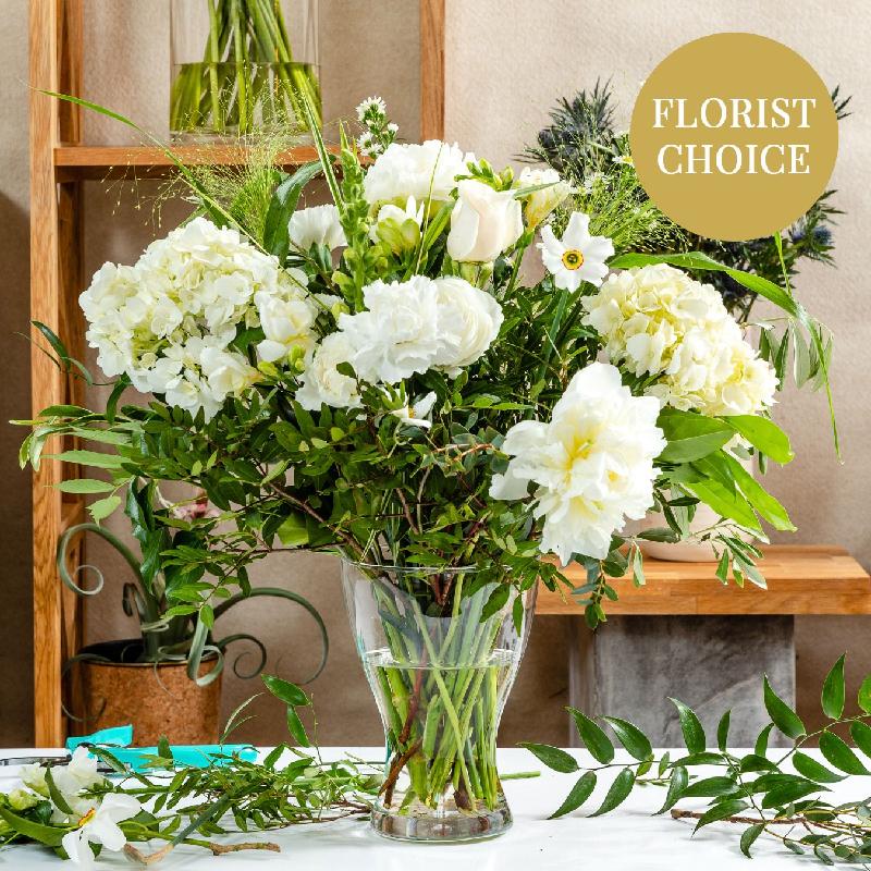 Bouquet de fleurs White florist's fantasy bouquet Bouquet de fleurs White florist's fantasy bouquet