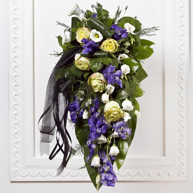 Bouquet de fleurs Funeral Bouquet with Blue Flowers and Ribbon Bouquet de fleurs Funeral Bouquet with Blue Flowers and Ribbon