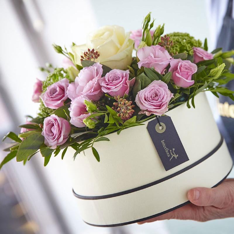 Bouquet de fleurs Kingdom of flowers in a hatbox Bouquet de fleurs Kingdom of flowers in a hatbox