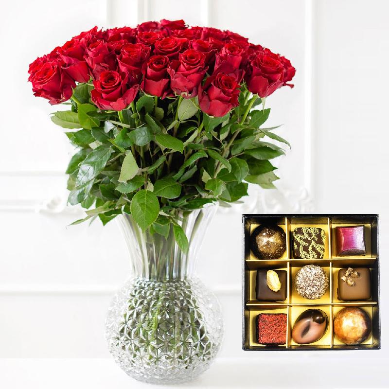 Bouquet de fleurs 15 roses and a box of chocolates