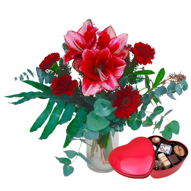 Bouquet de fleurs Christmas beauty with red chocolate heart