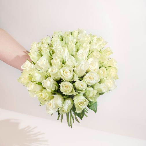 Bouquet de roses Brassée de roses blanches Max Havelaar