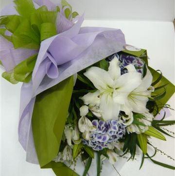Bouquet de fleurs Bouquet of Cut Flowers purple and white