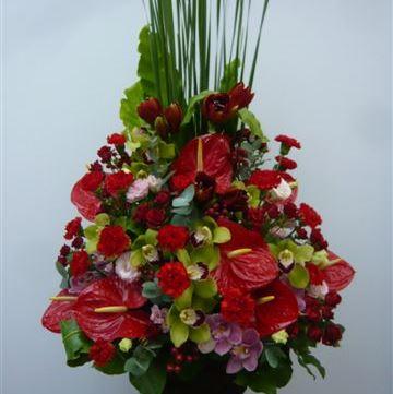 Bouquet de fleurs Arrangement of Cut Flowers in reds