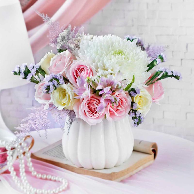 Bouquet de fleurs Blooming Tales in a Vase Bouquet de fleurs Blooming Tales in a Vase