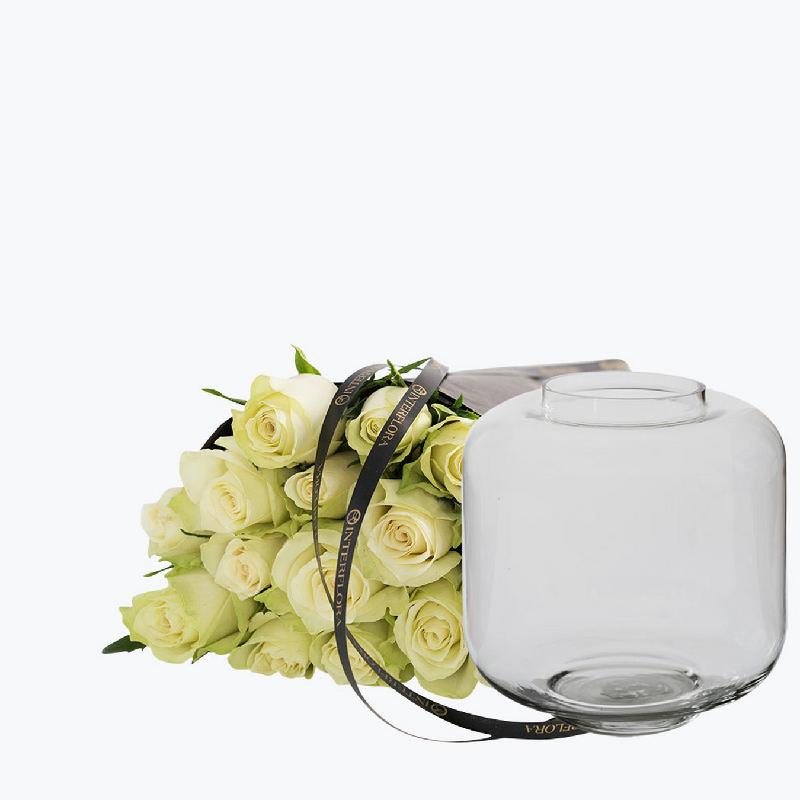 Bouquet de fleurs White Roses With A Vase