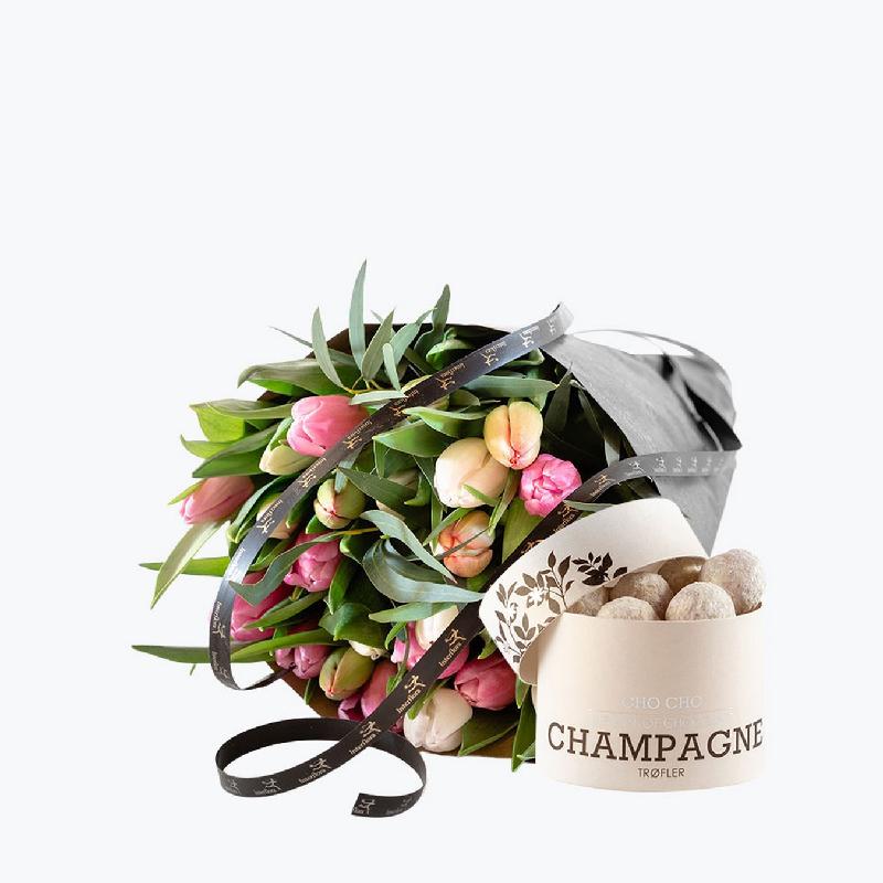 Bouquet de fleurs Pastel Tulips with Champagne Truffles