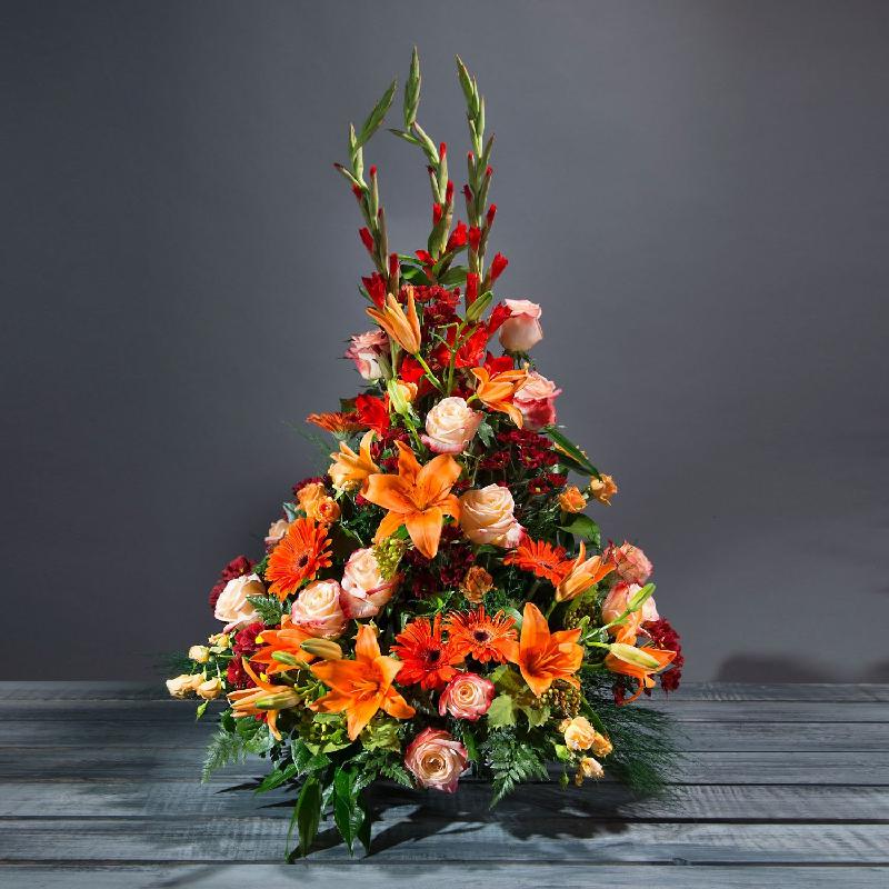 Bouquet de fleurs Vertical centrepiece in orange shades Bouquet de fleurs Vertical centrepiece in orange shades