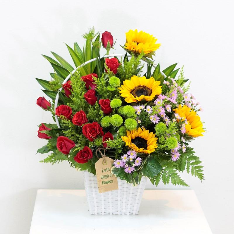 Bouquet de fleurs Sunny Flowers in white basket