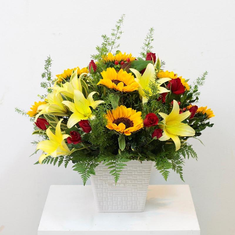Bouquet de fleurs Yellow and Red Arrangement Bouquet de fleurs Yellow and Red Arrangement