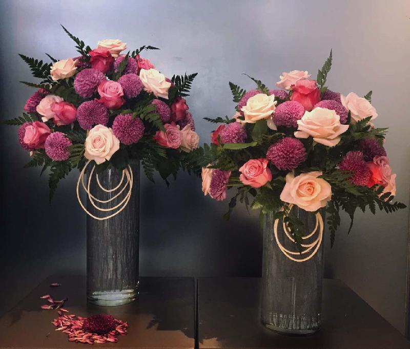 Bouquet de fleurs Two vases for wedding anniversary