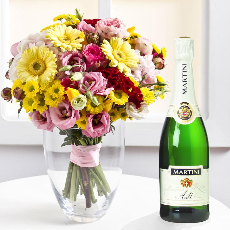 Bouquet de fleurs Mixed colorful bouquet and sparkling wine