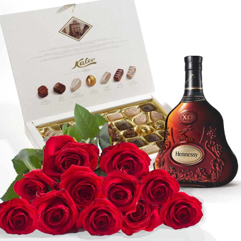 Bouquet de fleurs Roses, Cognac and chocolates, photo is illustrative