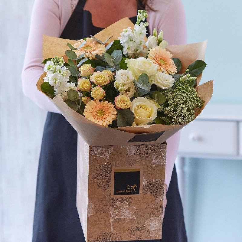 Bouquet de fleurs Sympathy Hand-tied made with the finest flowers Bouquet de fleurs Sympathy Hand-tied made with the finest flowers
