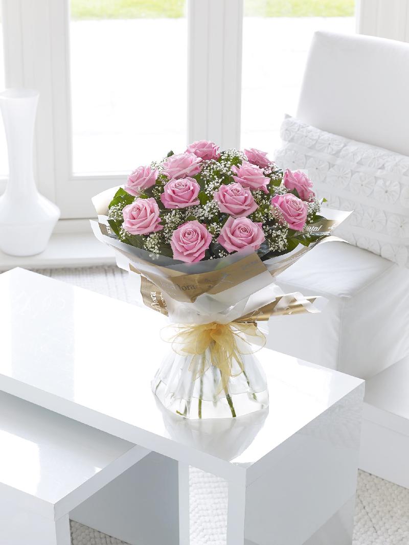 Bouquet de fleurs Pink and Rose Hand Tied Bouquet de fleurs Pink and Rose Hand Tied