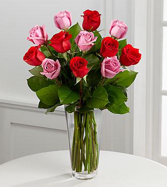 Bouquet de fleurs The True Romance Rose Bouquet by FTD - VASE INCLUDED