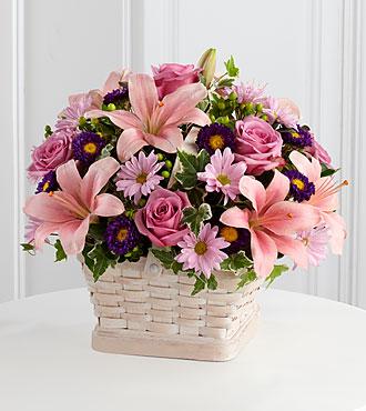 Bouquet de fleurs The FTD Loving Sympathy Basket